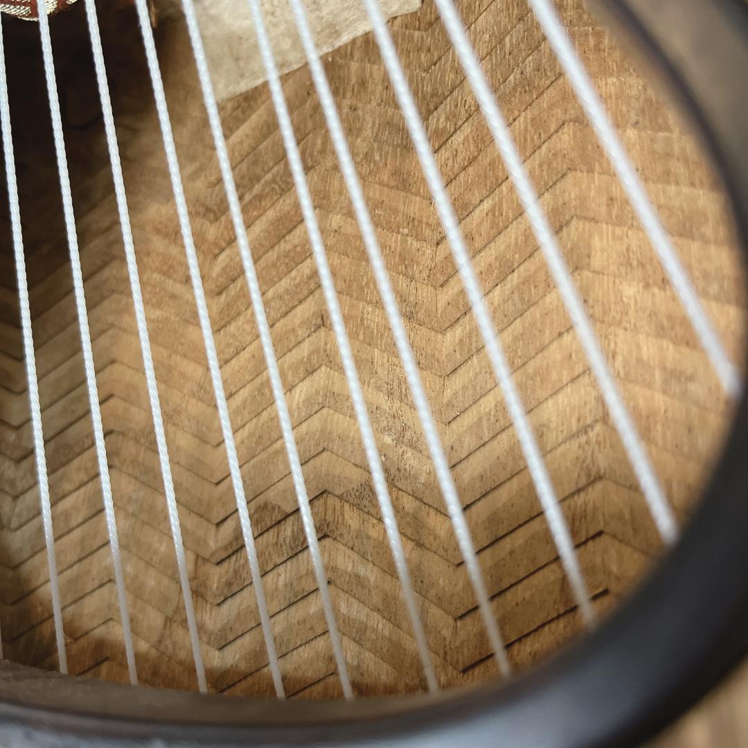 桃三郎 演奏会用　子持ち綾杉彫り　琴　13弦　玉緑包み柏葉　くり甲　保作