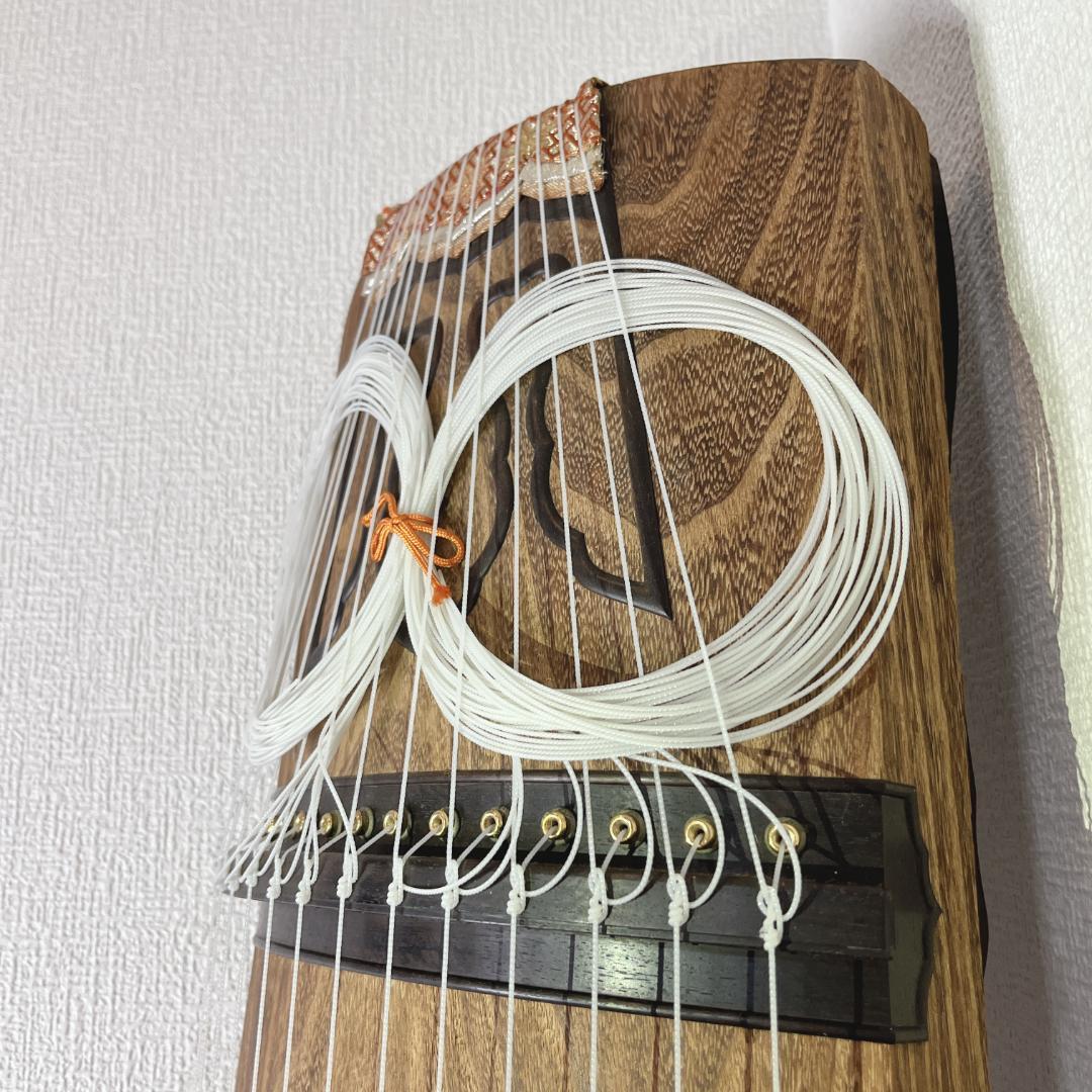 桃三郎 演奏会用　子持ち綾杉彫り　琴　13弦　玉緑包み柏葉　くり甲　保作