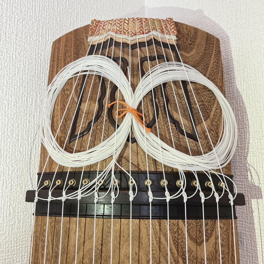 桃三郎 演奏会用　子持ち綾杉彫り　琴　13弦　玉緑包み柏葉　くり甲　保作