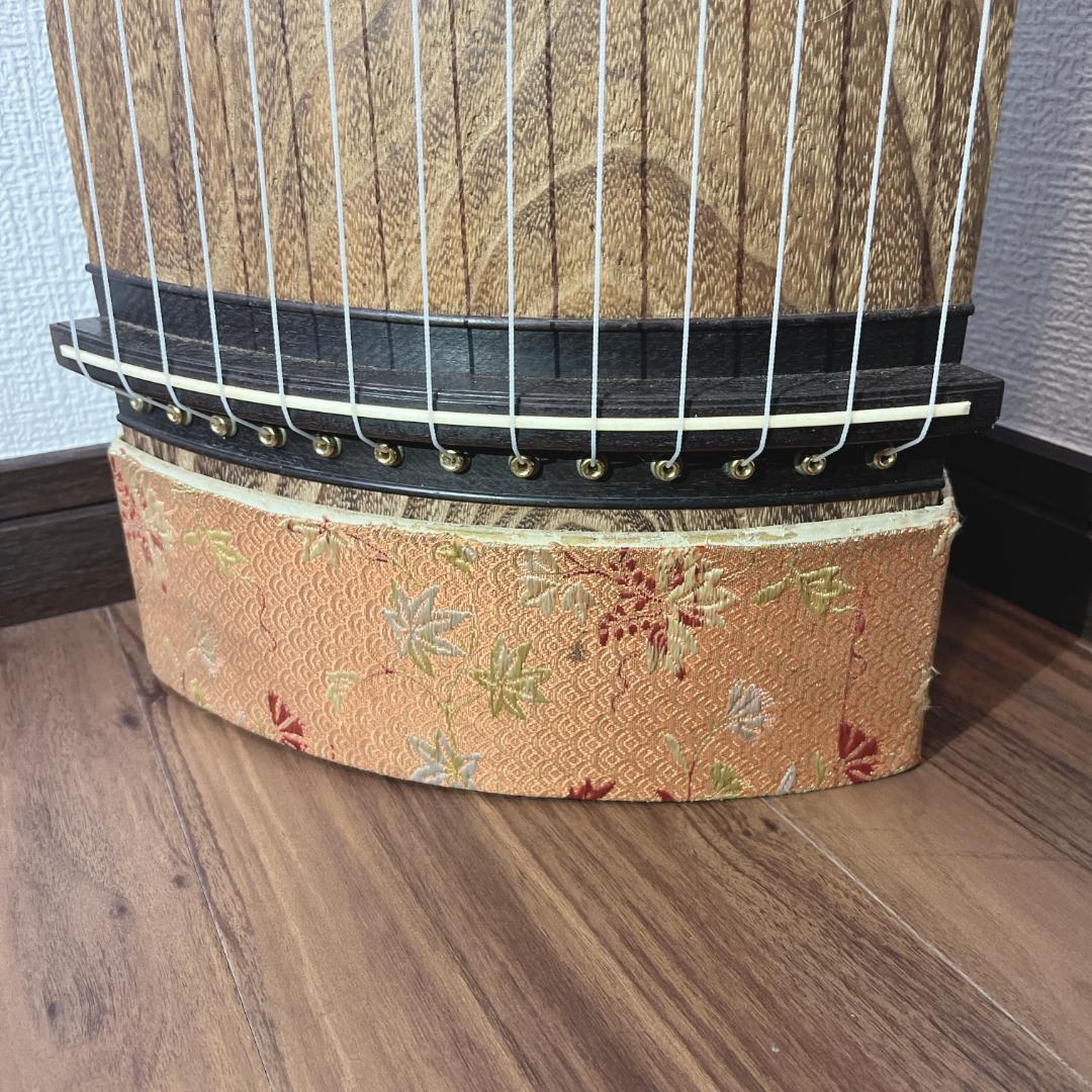 桃三郎 演奏会用　子持ち綾杉彫り　琴　13弦　玉緑包み柏葉　くり甲　保作