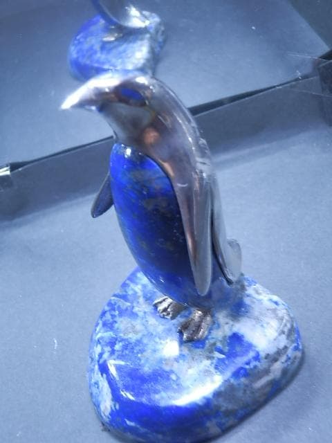 ラピスラズリ　銀のコートを着たペンギン　ペン銀