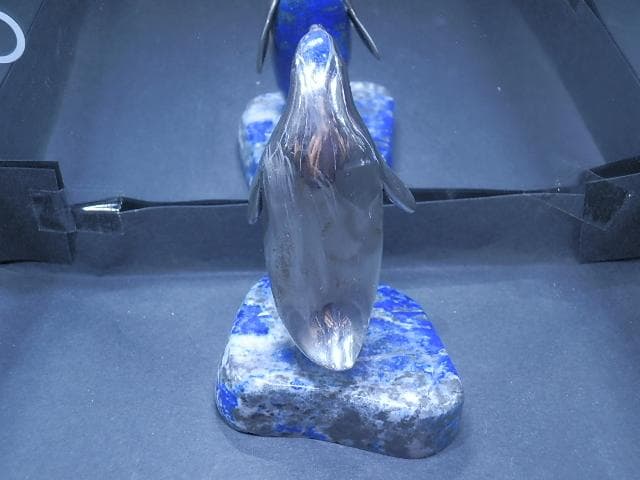 ラピスラズリ　銀のコートを着たペンギン　ペン銀