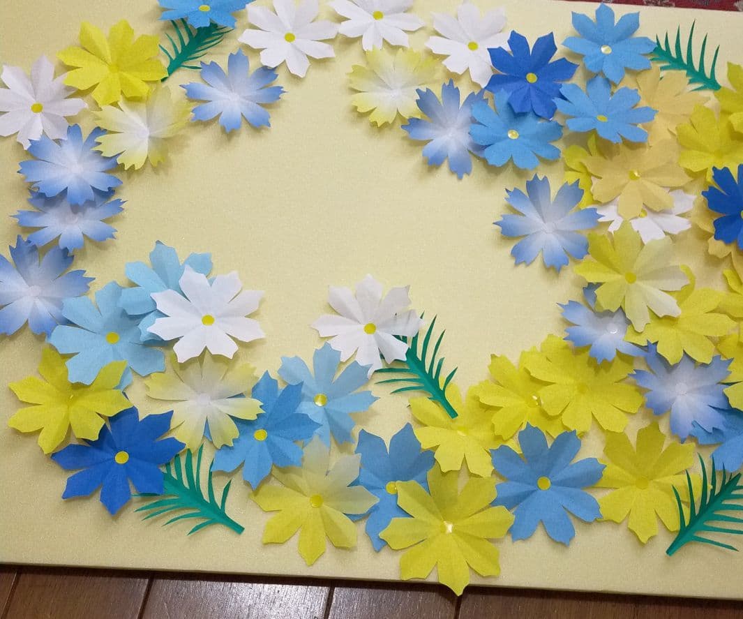 折り紙　秋の壁面飾り　切り花ブルー系コスモス　グランデーション含む50枚