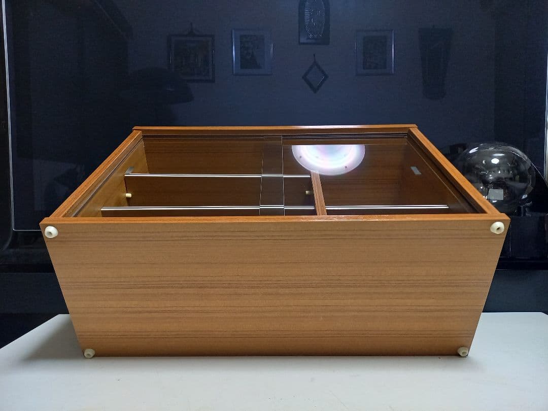 1970's ミッドセンチュリーモダン　ウッドショーケース　木製　ウォールラック