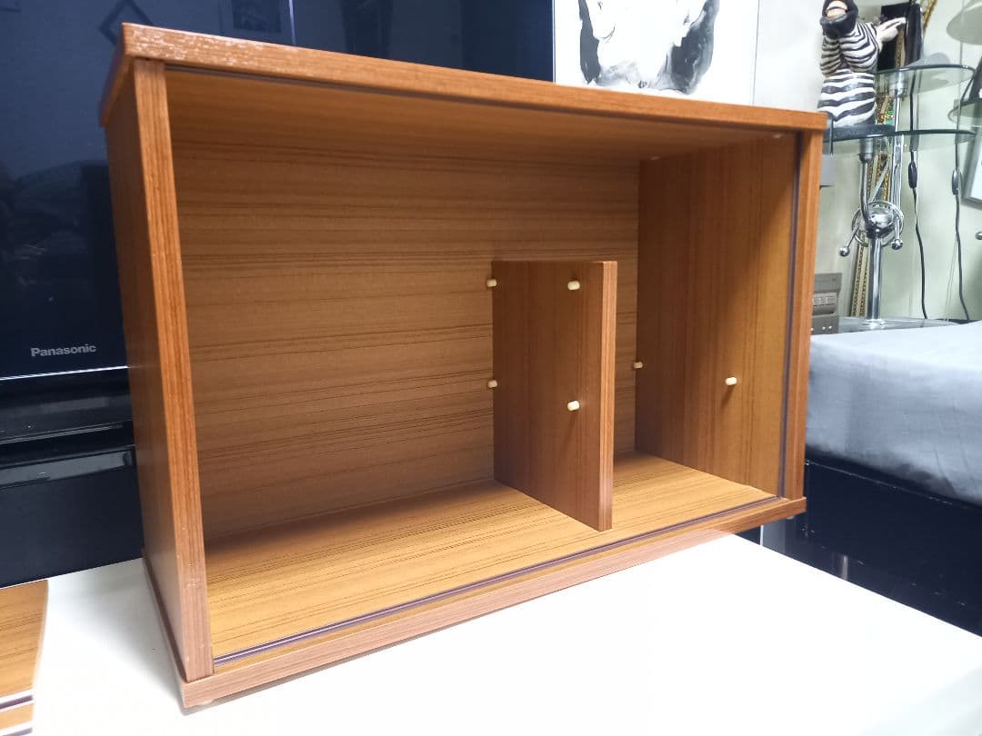 1970's ミッドセンチュリーモダン　ウッドショーケース　木製　ウォールラック