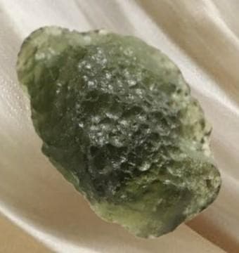 天然石 ＊ 原石 モルダバイト お守り