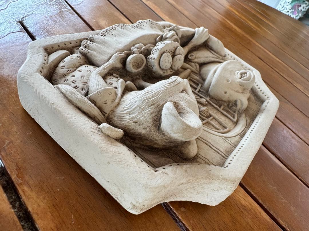 カエルとネズミのtea time ライムストーン　壁掛けオーナメント