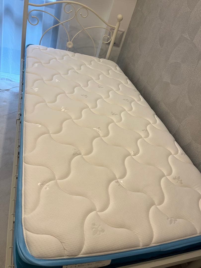 都内引取のみ♡ホワイトアイアン　シングルベッドフレームとマットレスセット♡