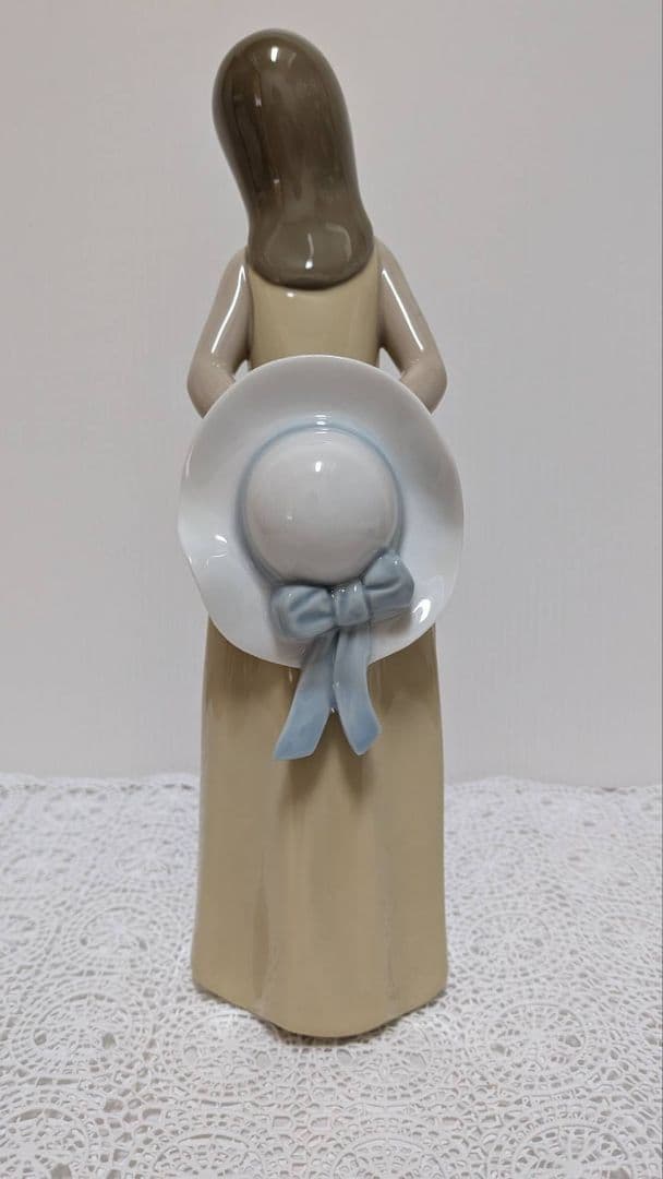 LLADRO　リヤドロ　【お気遣いなく(若草色の少女)】リアドロ Ｌ186