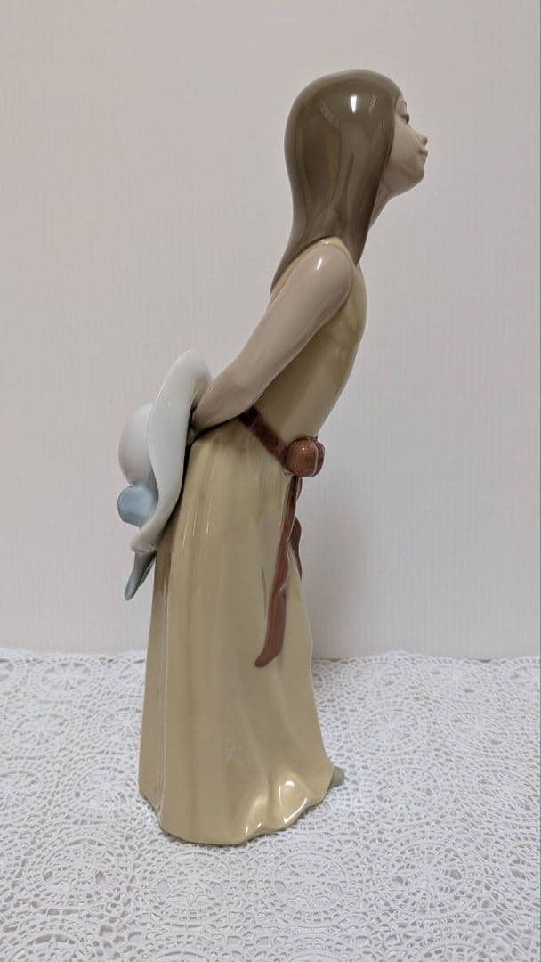 LLADRO　リヤドロ　【お気遣いなく(若草色の少女)】リアドロ Ｌ186