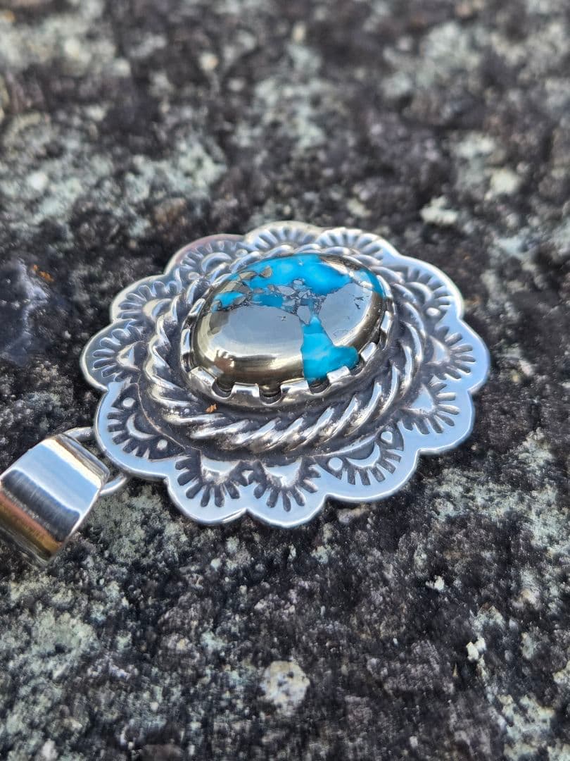 ハイグレード　ペルシャ　ターコイズ　ペンダント　インディアンジュエリースタイル