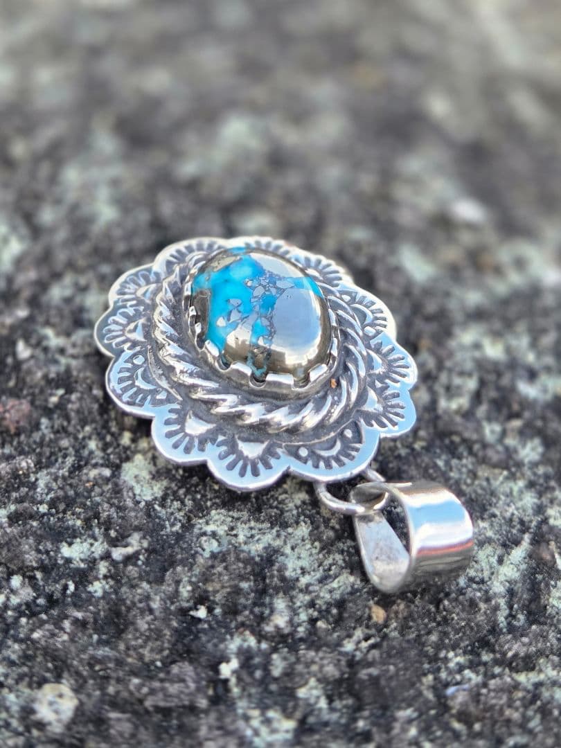 ハイグレード　ペルシャ　ターコイズ　ペンダント　インディアンジュエリースタイル