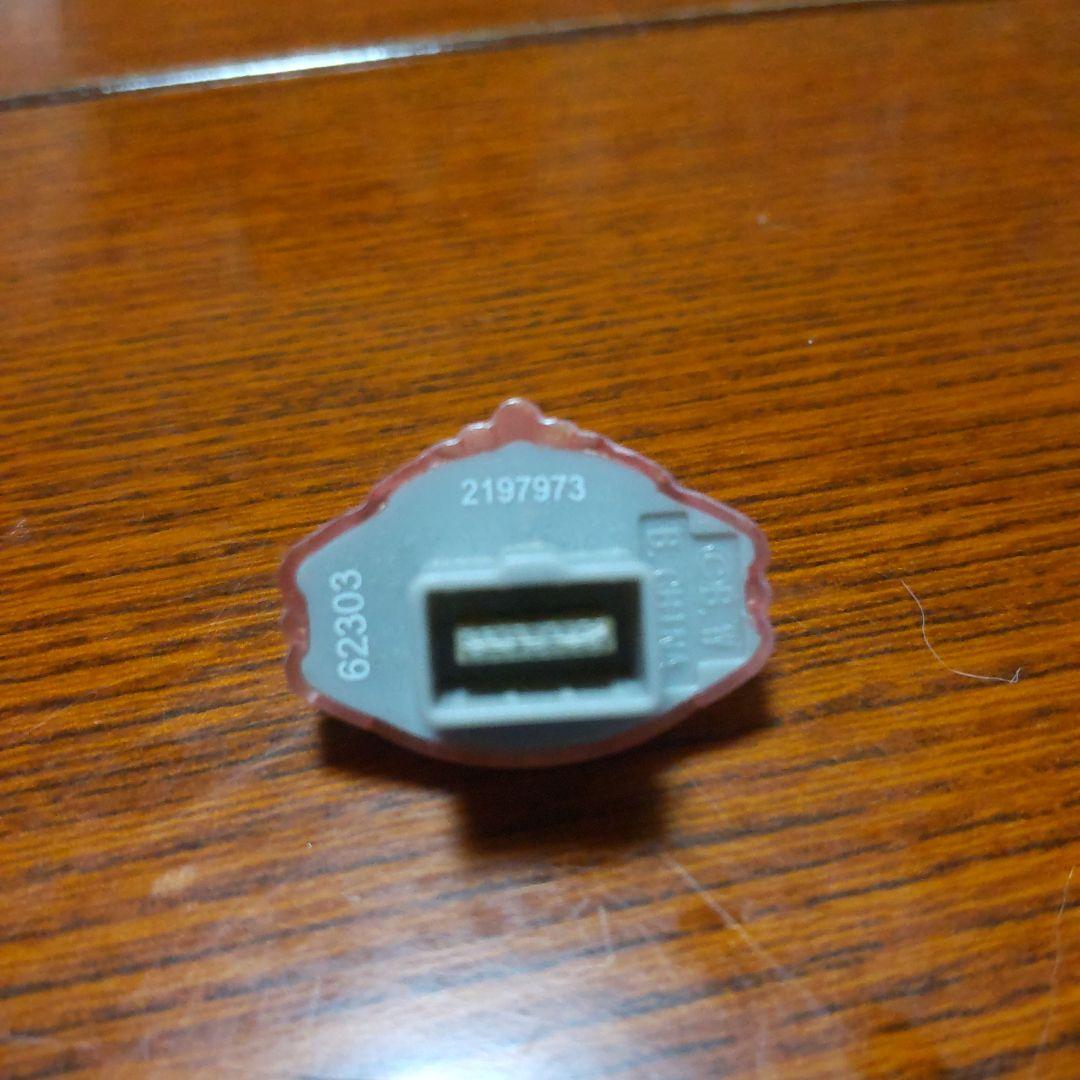 たまごっちピース　たまデコピアス「ベイビーチェンジ」