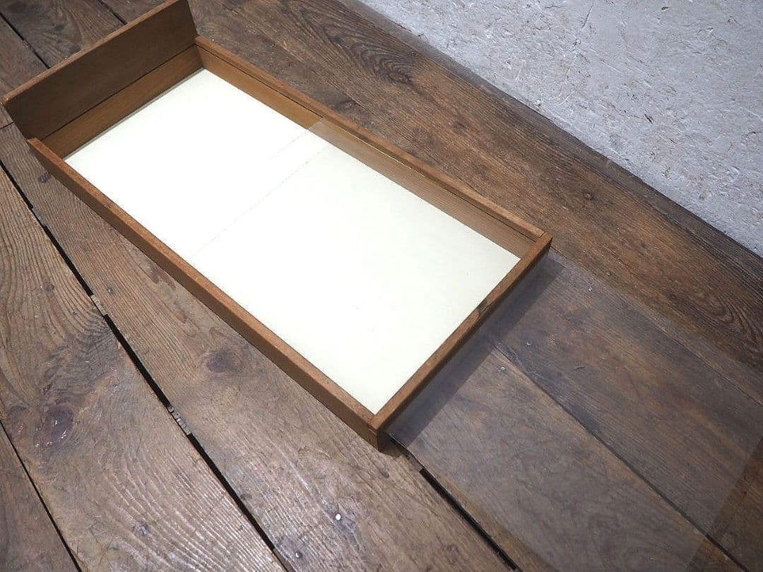 1386 希少デザイン 薄型ガラスケース　飾り棚　ショーケース　レトロ　壁掛け式