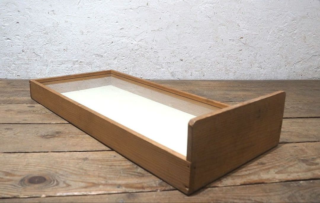 1386 希少デザイン 薄型ガラスケース　飾り棚　ショーケース　レトロ　壁掛け式