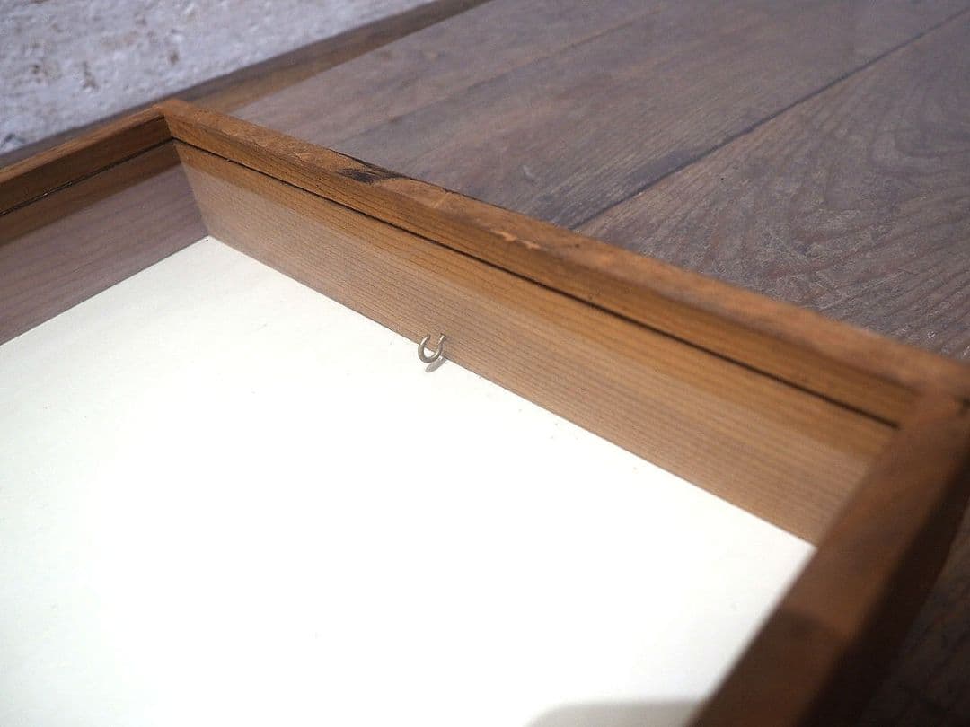 1386 希少デザイン 薄型ガラスケース　飾り棚　ショーケース　レトロ　壁掛け式