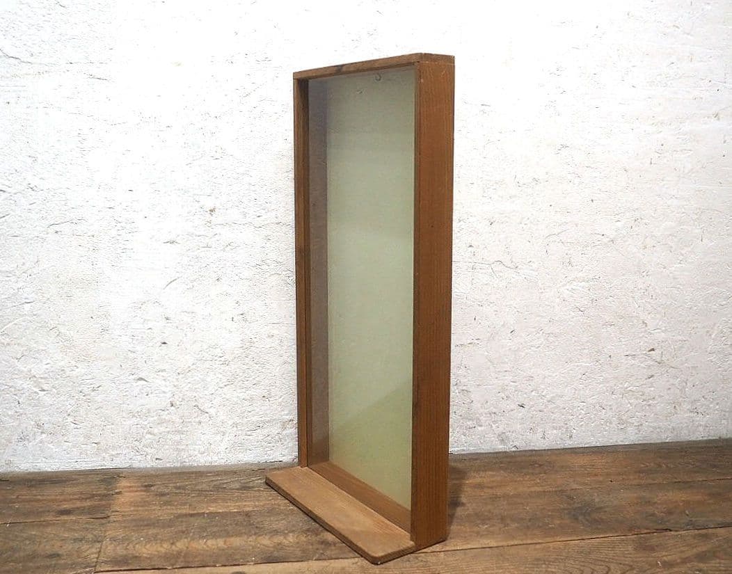 1386 希少デザイン 薄型ガラスケース　飾り棚　ショーケース　レトロ　壁掛け式