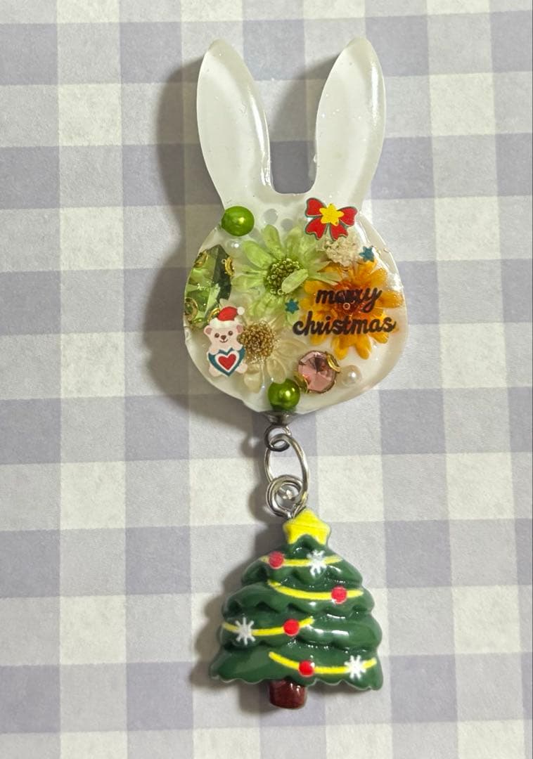 再販不可。クリスマス♡うさぎ♡レジンヘアゴムブローチ