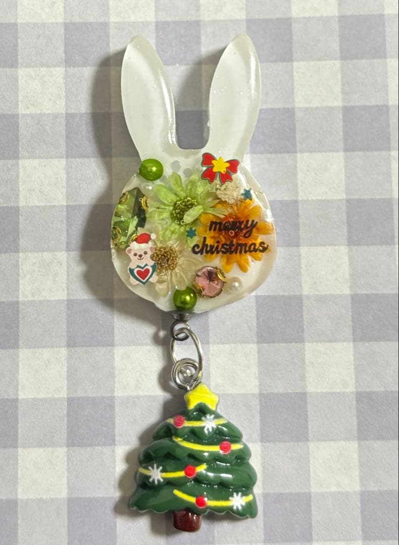 再販不可。クリスマス♡うさぎ♡レジンヘアゴムブローチ
