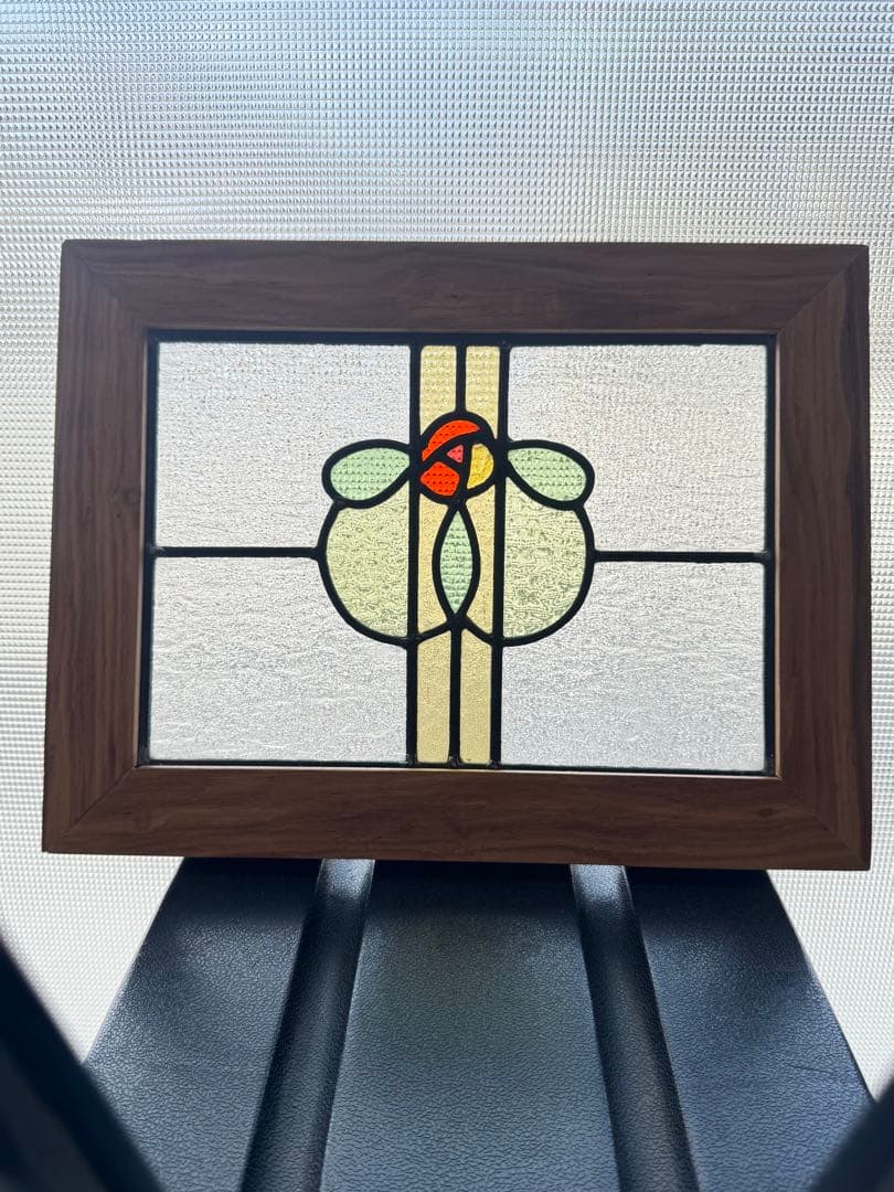 ステンドグラス ビクトリアン調花デザイン 栗木枠　アンティーク　プレゼント