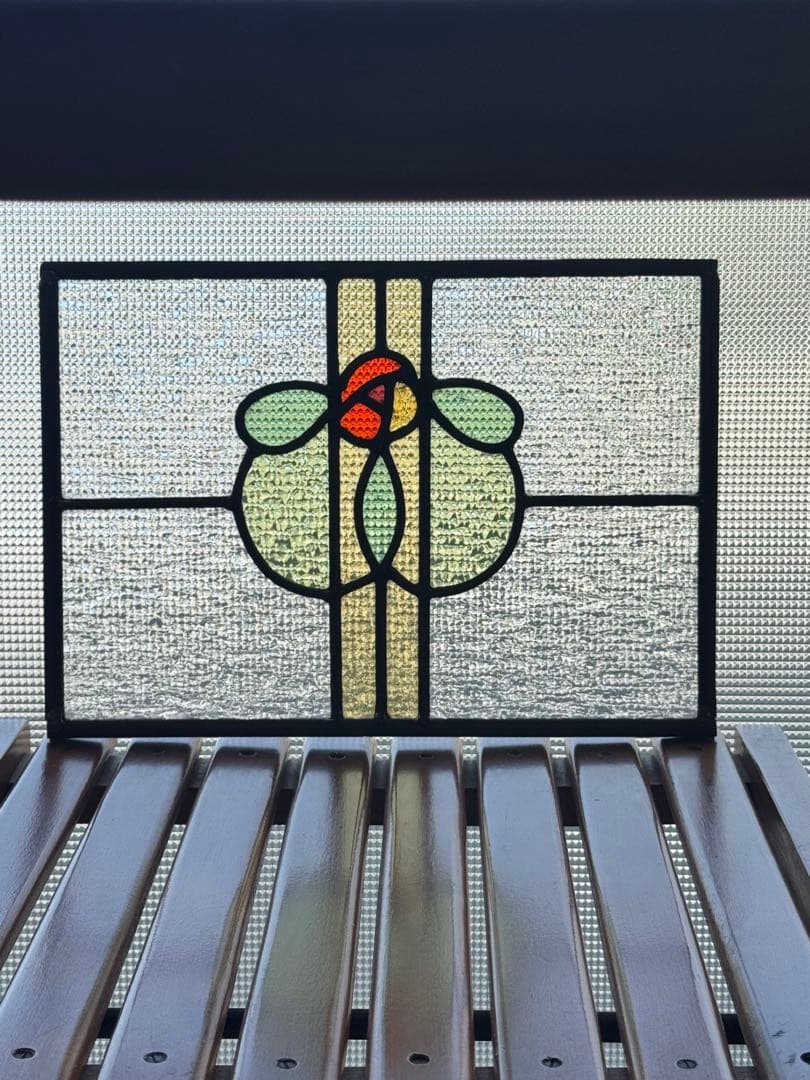 ステンドグラス ビクトリアン調花デザイン 栗木枠　アンティーク　プレゼント