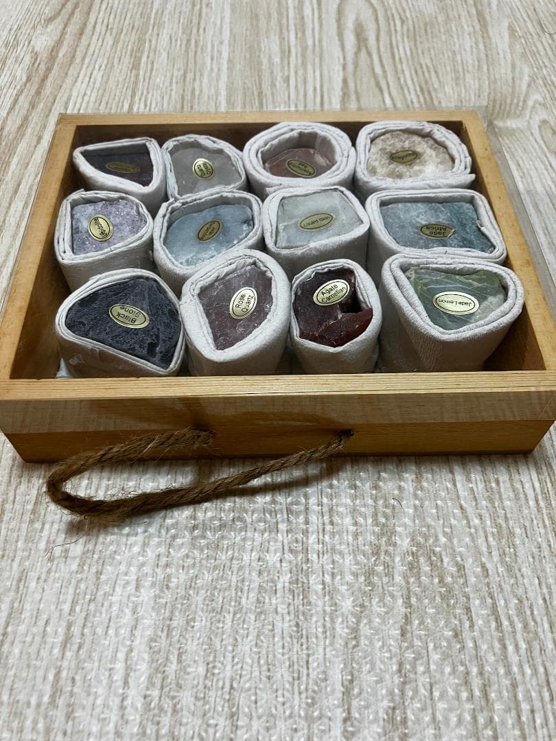 天然石 12個セット 三角形 木製ボックス付き