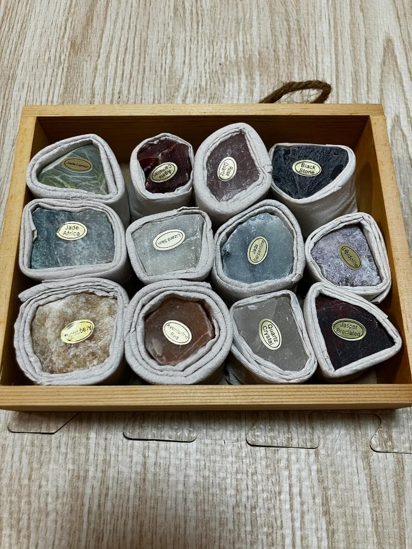 天然石 12個セット 三角形 木製ボックス付き