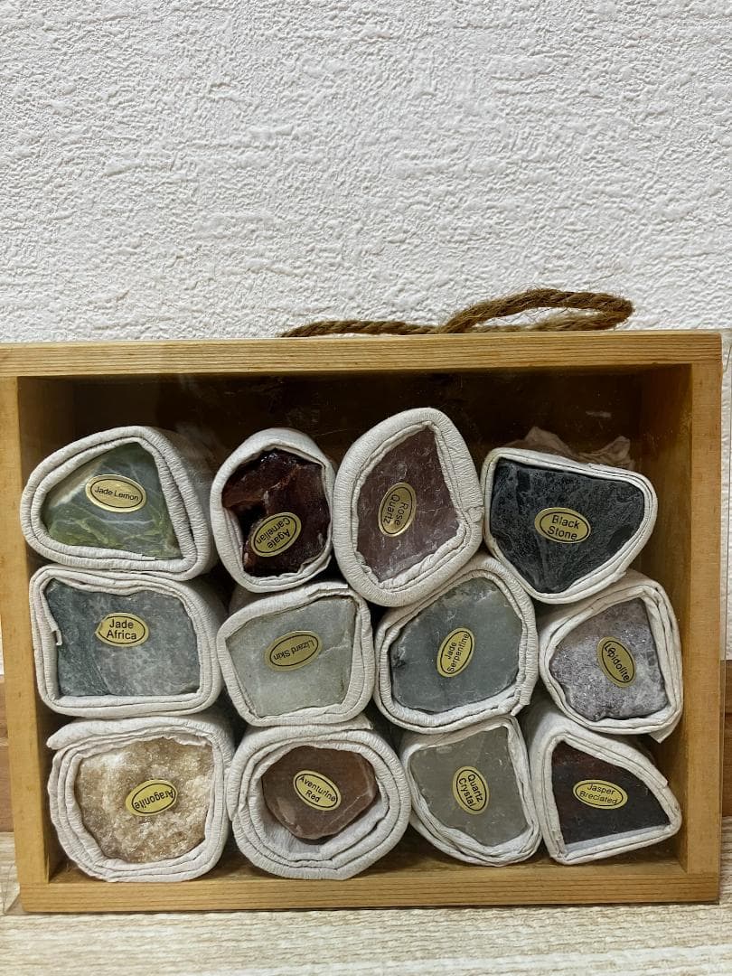 天然石 12個セット 三角形 木製ボックス付き