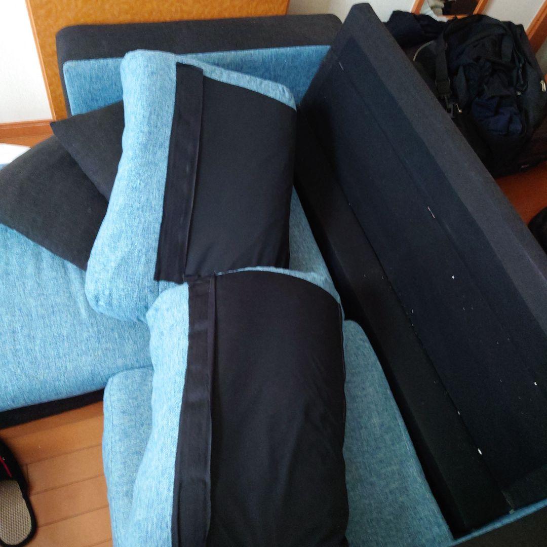 ビーズクッションソファ 青色と黒色 4個クッション付き