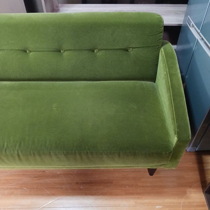 モスグリーン・ソファ