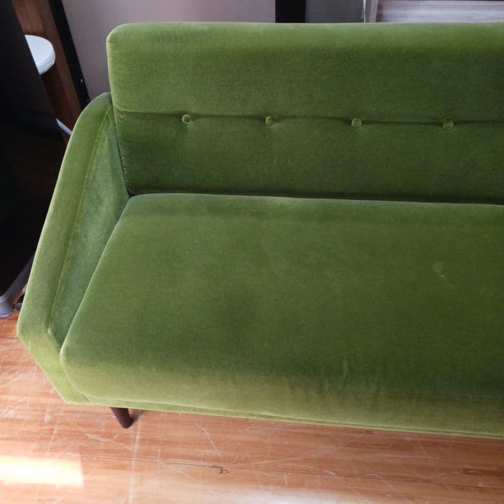 モスグリーン・ソファ