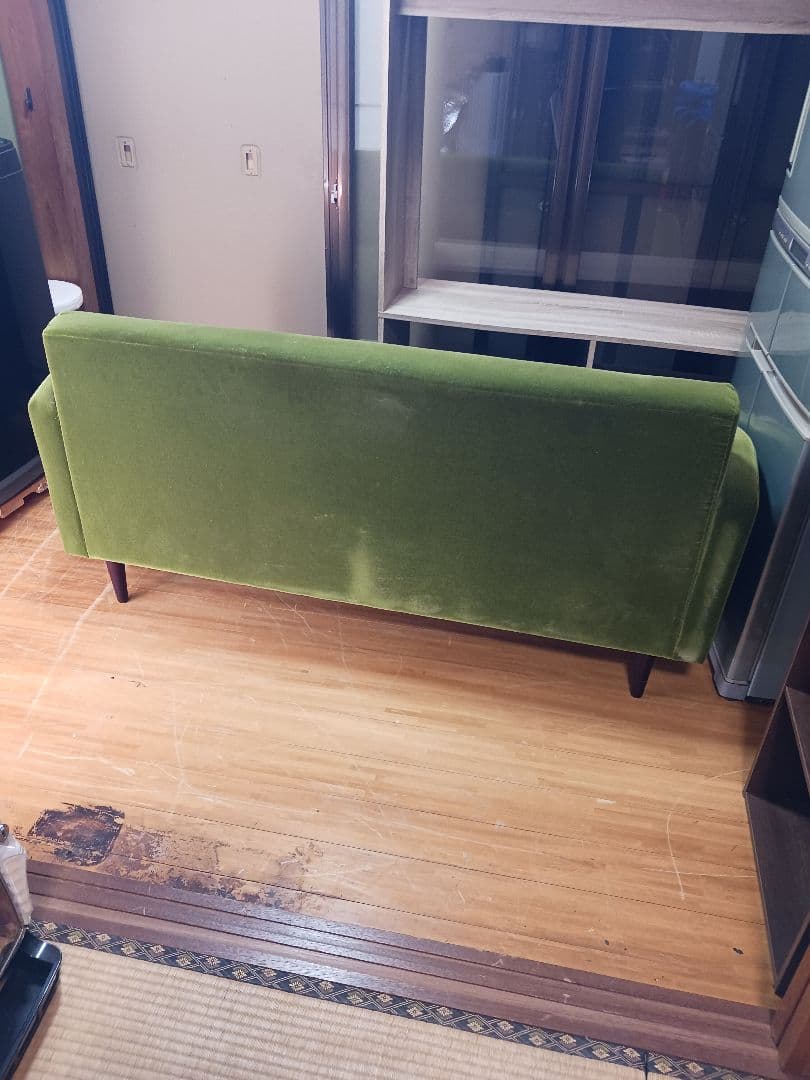 モスグリーン・ソファ