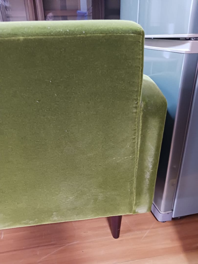 モスグリーン・ソファ