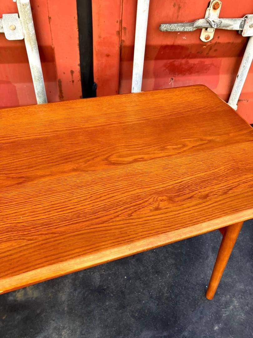 カフェテーブル