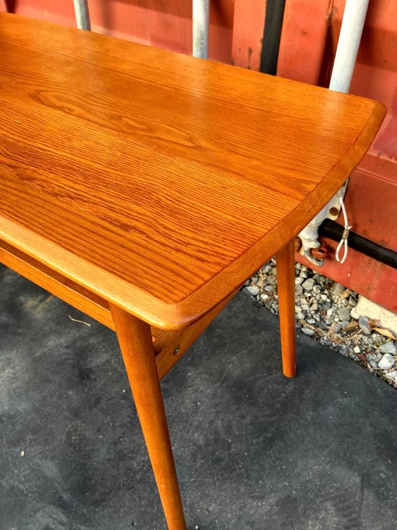 カフェテーブル