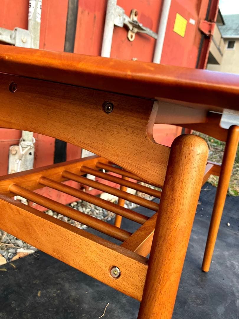 カフェテーブル