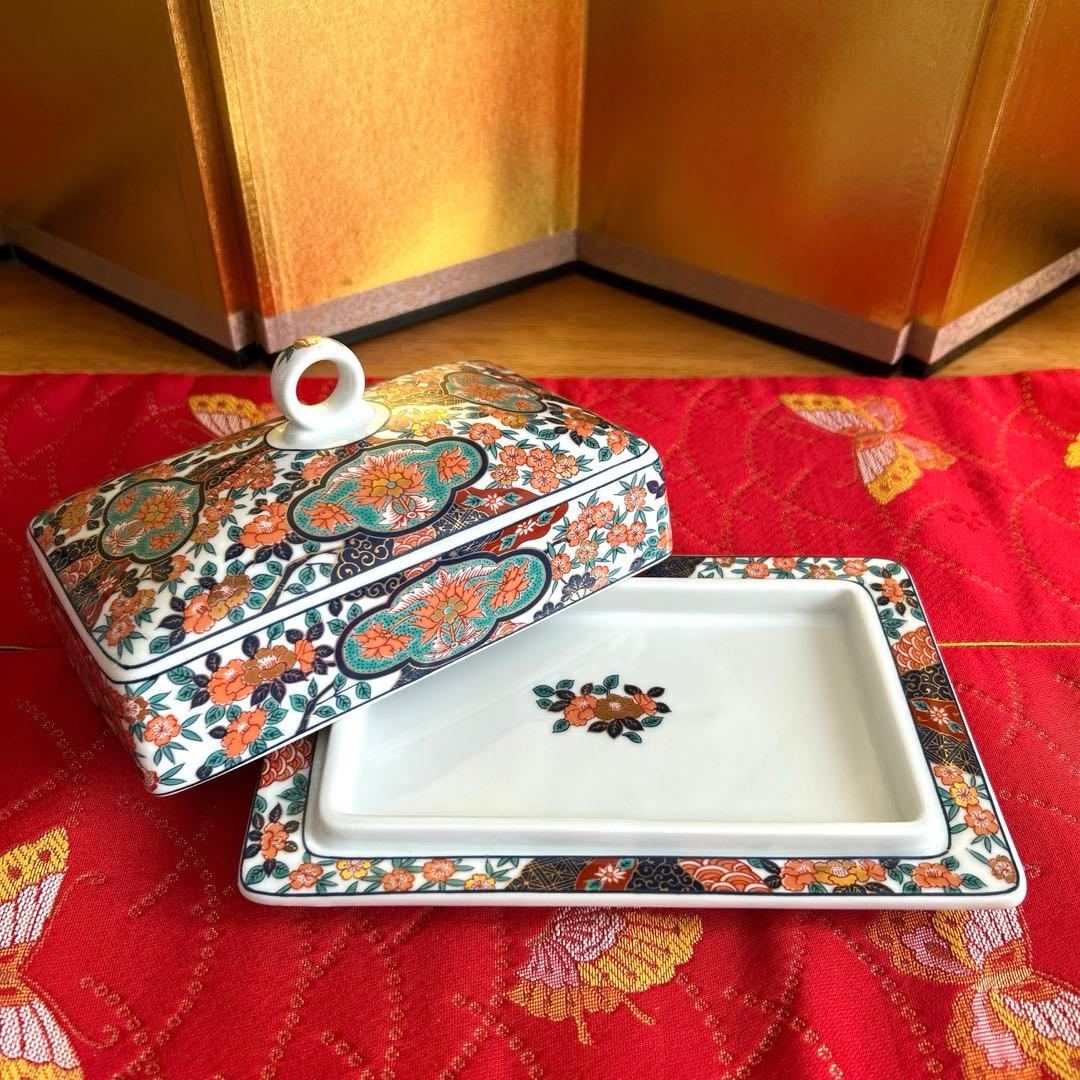 【未使用品】有田焼　彌右衛門窯　金彩古伊万里　染錦牡丹柄　バターケース