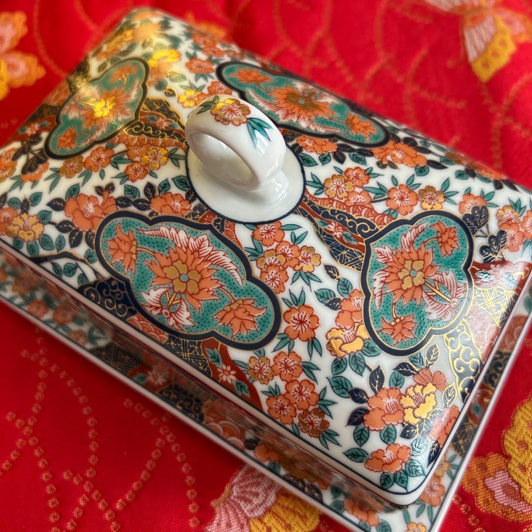 【未使用品】有田焼　彌右衛門窯　金彩古伊万里　染錦牡丹柄　バターケース