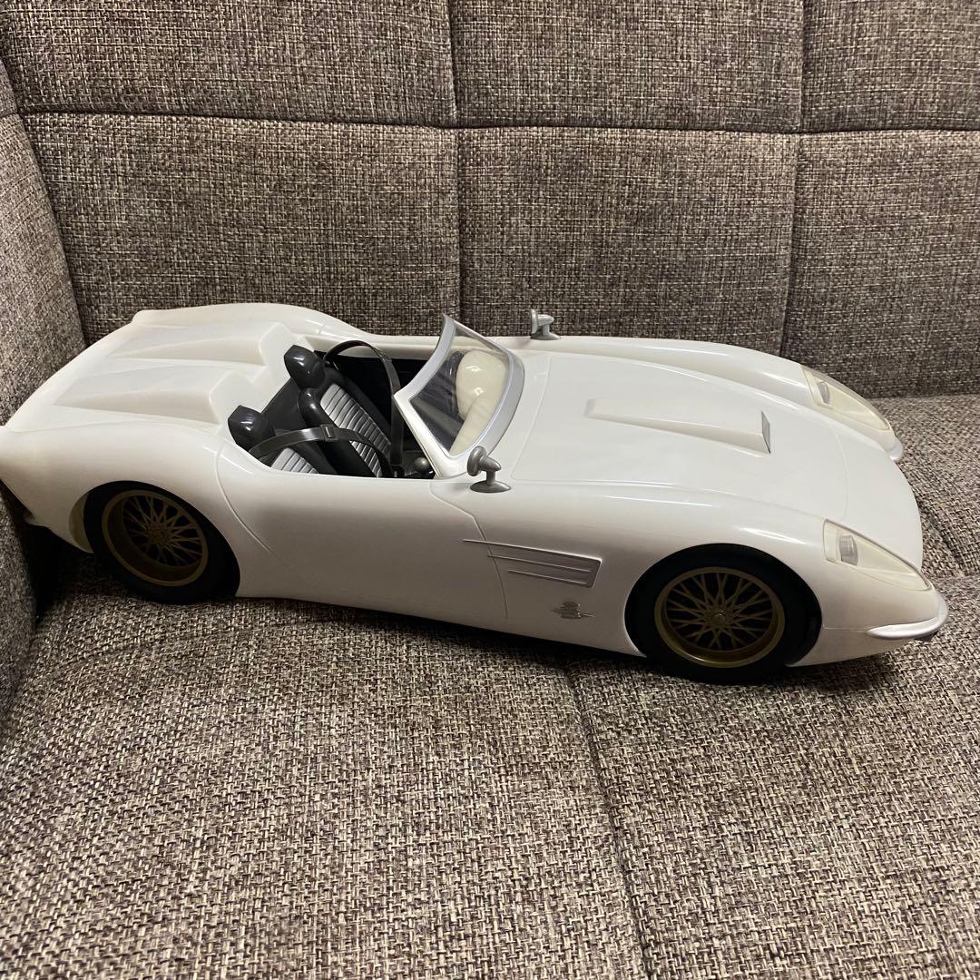 ホワイトオープンカー 2人乗り　日本未発売　bratz 廃版 スポーツカー