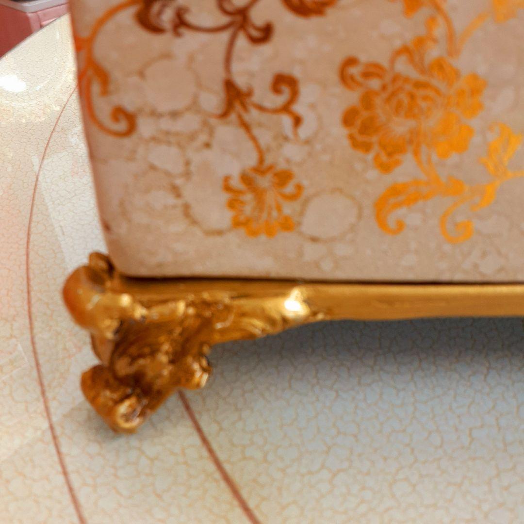 輸入雑貨　シノワズリ　『薔薇のティッシュBOX陶器』　ゴールド　薔薇柄　リビング