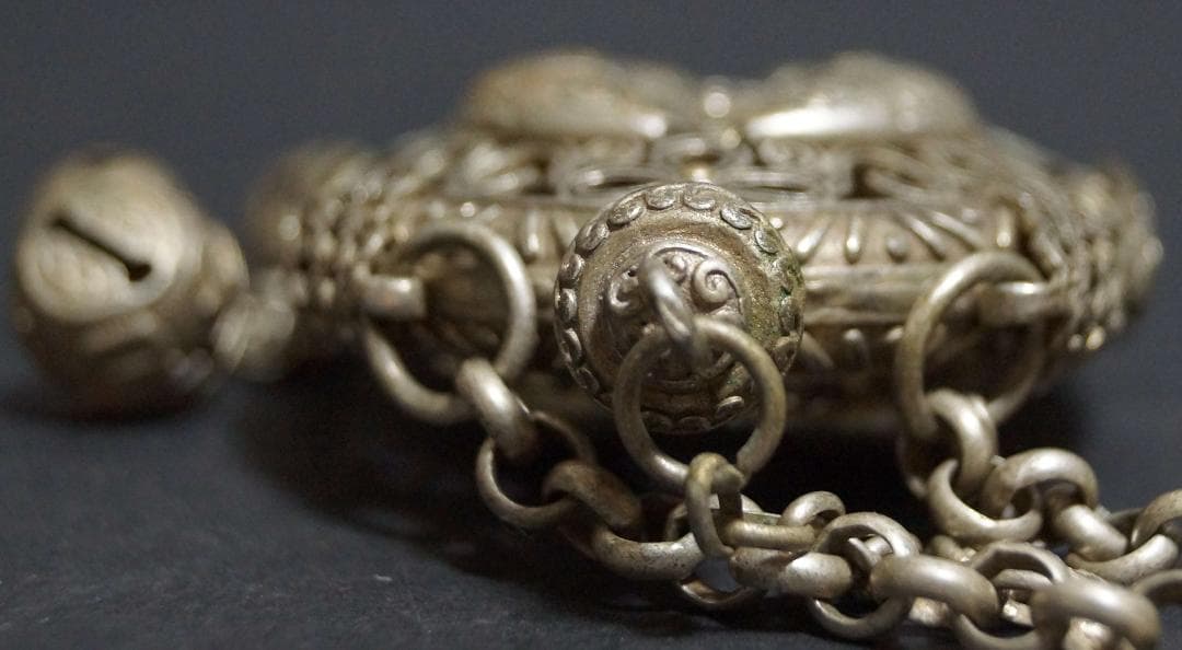 清 銀細工 透かし彫り『双魚祥瑞文』香入 香囊 紋銀在銘 鈴根付 提げ物