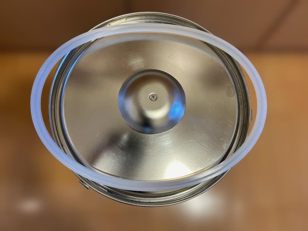 ◆値下◆【新品同様】国産ステンレス保存容器 IH対応スタッキング給食缶２７Ｌ