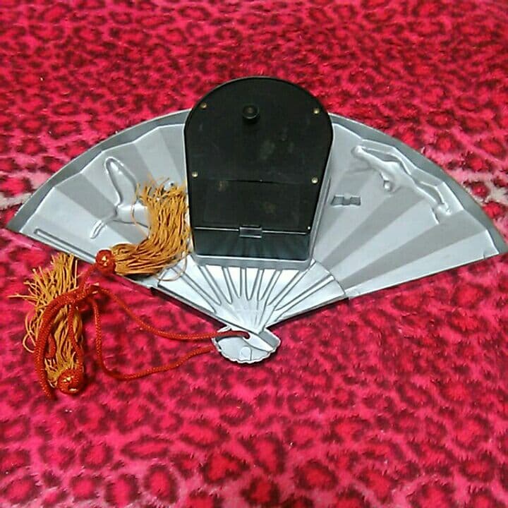 フサ付き金扇子型鶴時計