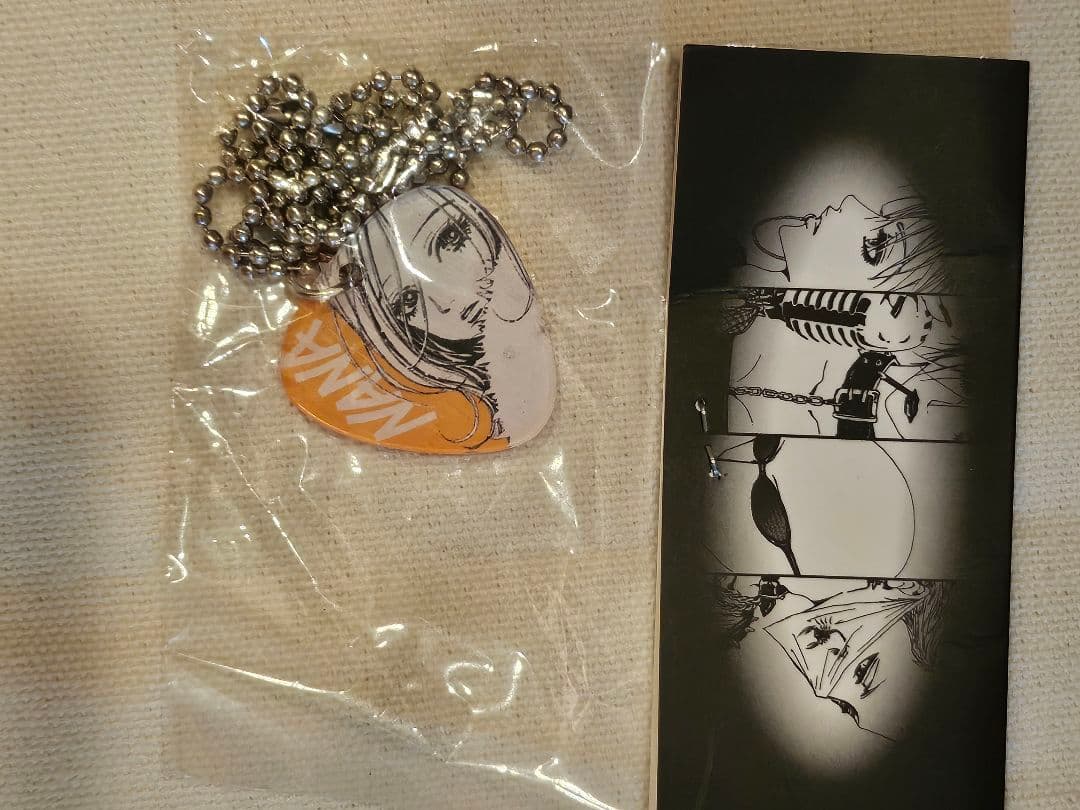 NANA 矢沢あい ハチ 海外限定 DSM特典 キーホルダーギターピック型