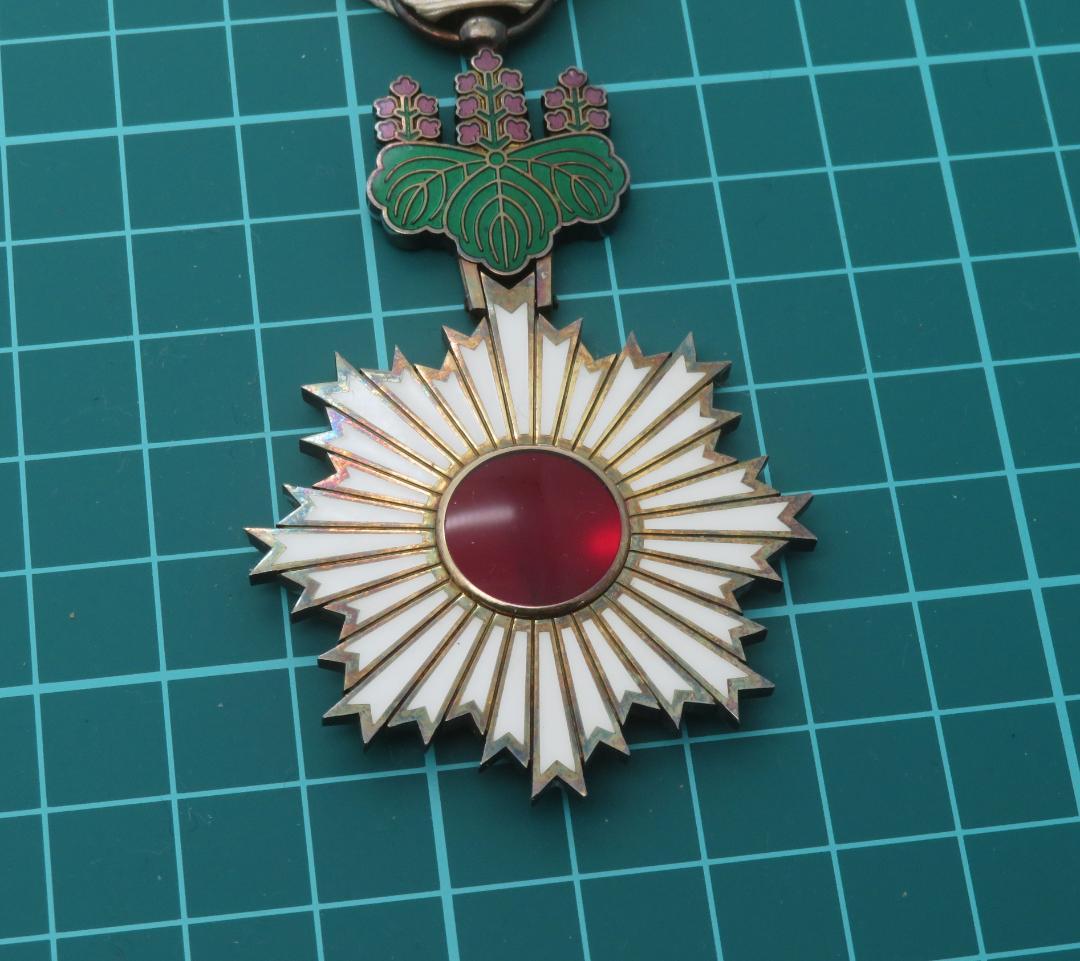 勲四等旭日小綬章 勲章 記章 旧日本軍 - メルカリ