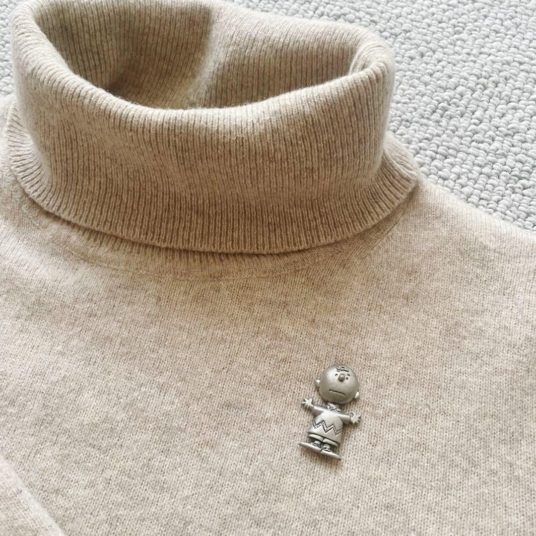 Peanuts, Charlie Brown チャーリー・ブラウン ピンバッジ - メルカリ