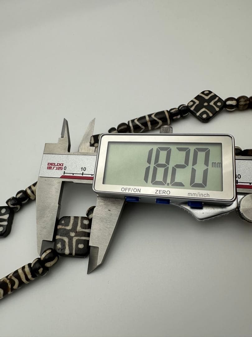 ☆天然石☆ 蔵伝 チベット 收藏品 稀少品（風化西アジア天珠）西アジアスタイル