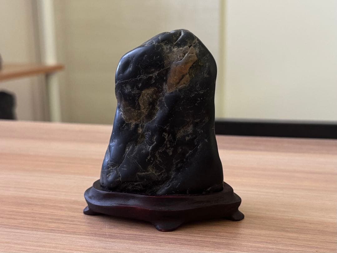 神居古潭石 トロ黒 真黒石 黒石 水石 盆石 鑑賞石 天然石 茶色い斑つき