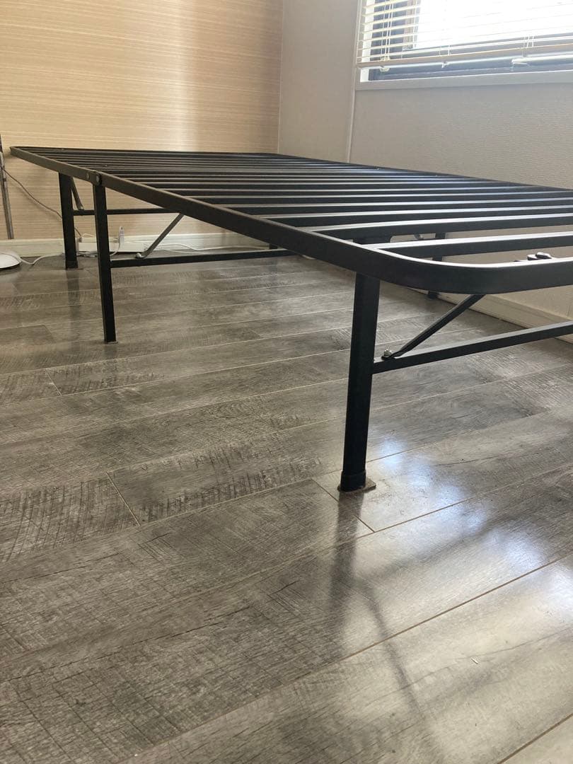 シングルベッドフレーム｜スチール製 折りたたみ式 ブラック 傷あり