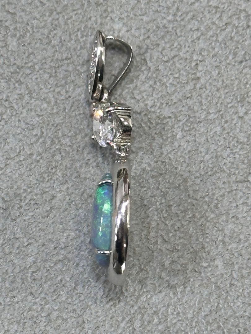 ブラックオパール　ダイヤ　ペンダントトップ　O 1.29ct D 0.40ct